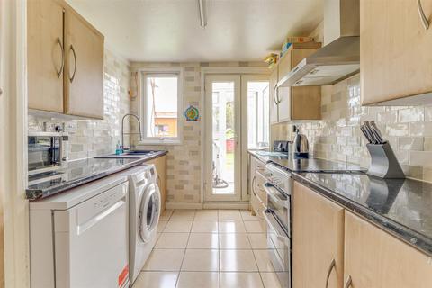 3 bedroom end of terrace house for sale, Victoria Avenue, Southend-on-Sea SS2