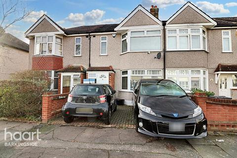 3 bedroom terraced house for sale, Saltash Road, Hainault