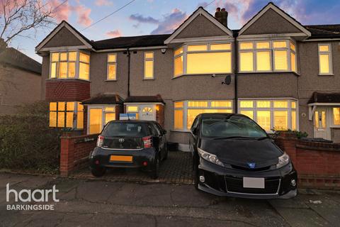 3 bedroom terraced house for sale, Saltash Road, Hainault