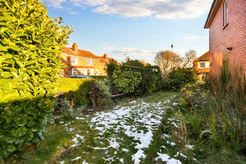 2 bedroom semi-detached house for sale, Jubilee Avenue, Wakefield, West Yorkshire