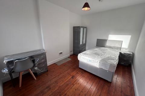 5 bedroom semi-detached house for sale, Queens Road, Beeston, Nottingham, Nottinghamshire, NG9