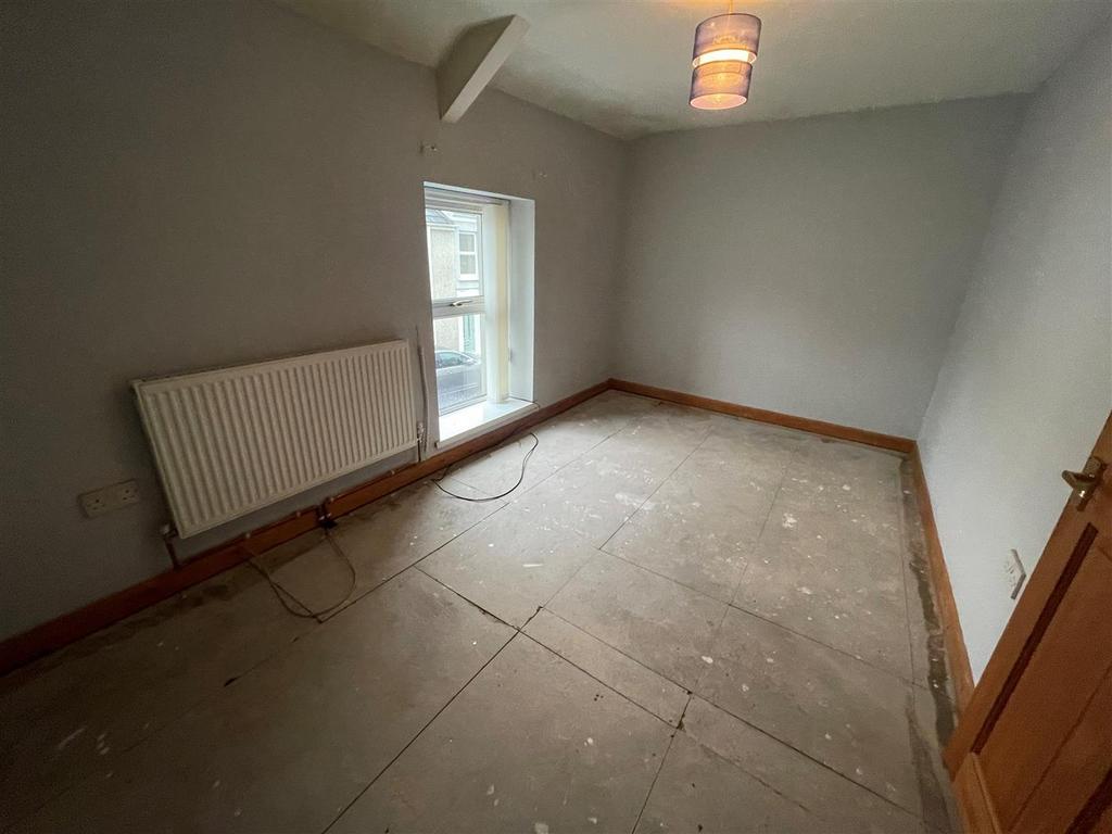 Bedroom 1: