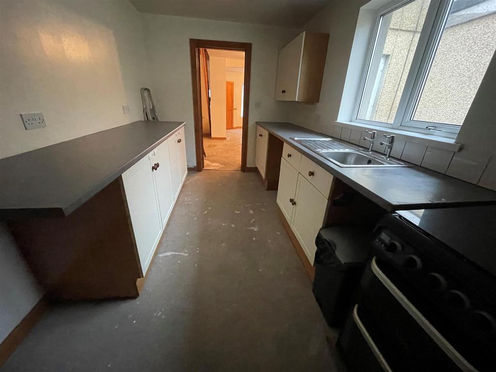 Kitchen: