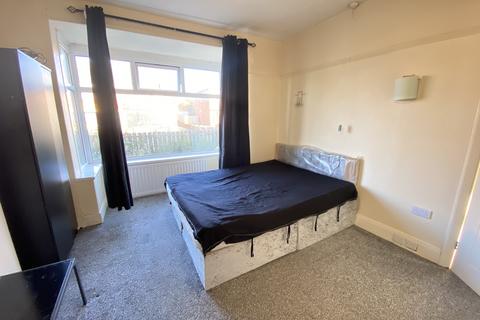 2 bedroom flat to rent, Stamfordham Road, Newcastle upon Tyne NE5