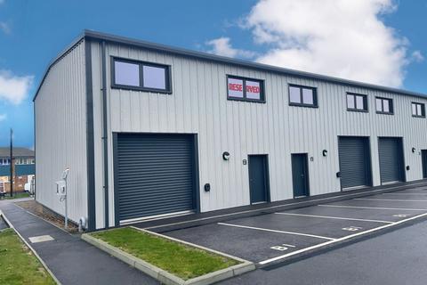 Industrial unit to rent, Barnfield Road, Folkestone, CT19