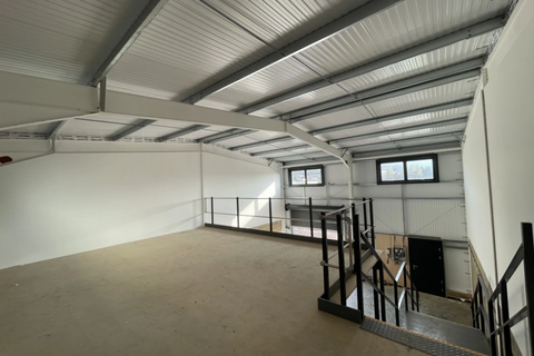 Industrial unit to rent, Barnfield Road, Folkestone, CT19