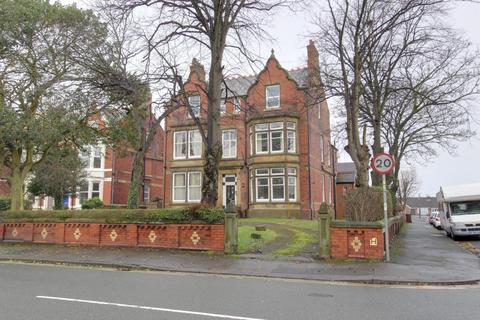 2 bedroom flat to rent, St. Annes Road East, Lytham St. Annes FY8