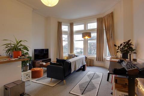 2 bedroom flat to rent, St. Annes Road East, Lytham St. Annes FY8