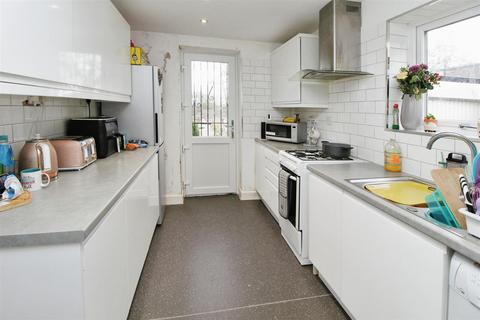 3 bedroom semi-detached house for sale, Beacon Road, Bradford BD6