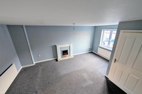 3 bedroom terraced house for sale, Read Close, Fernwood, Newark