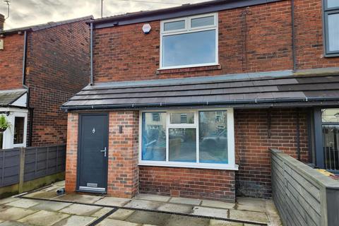 3 bedroom semi-detached house to rent, Manchester Road, Westhoughton, Bolton