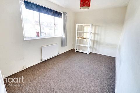 1 Bearing Close, Chigwell, IG7 4NE