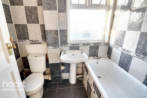 1 Bearing Close, Chigwell, IG7 4NE