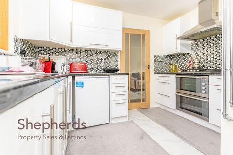 4 bedroom end of terrace house for sale, Winterscroft Road, Hoddesdon EN11