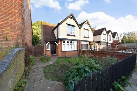 3 bedroom end of terrace house for sale, Stanmore Road, Stevenage