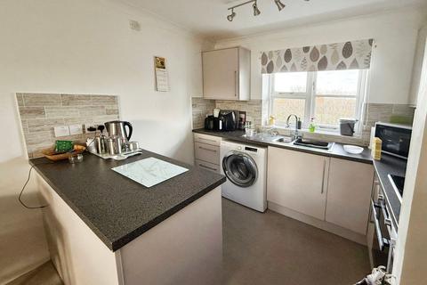 2 bedroom flat to rent, Abbots Court, Basildon, SS15