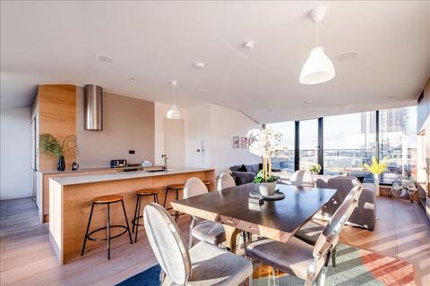 3 bedroom penthouse for sale, Penthouse at City Approach, Islington, EC1V