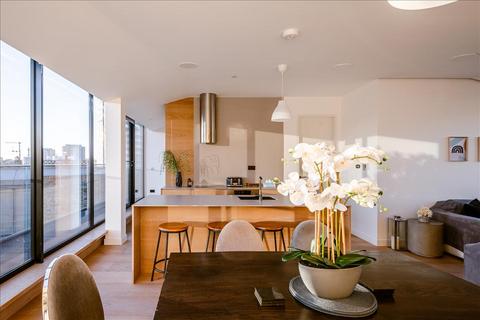 3 bedroom penthouse for sale, Penthouse at City Approach, Islington, EC1V