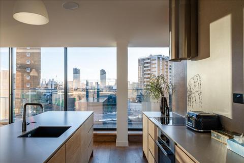 3 bedroom penthouse for sale, Penthouse at City Approach, Islington, EC1V