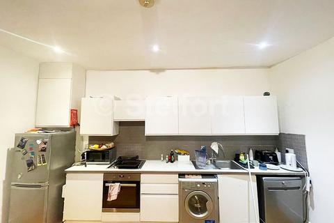 3 bedroom flat to rent, Hillmarton Road, London N7