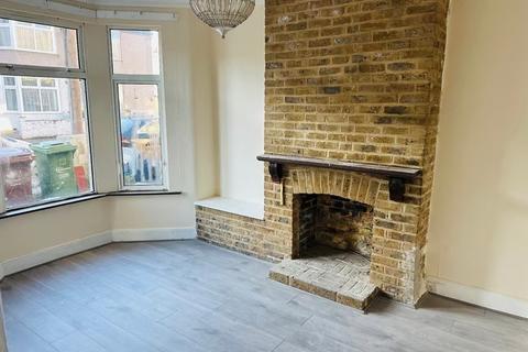 3 bedroom townhouse to rent, Barking , IG11