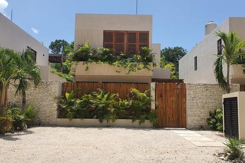3 bedroom house, Revolution Muaythai Tulum  Calle 514 y tepezcuintle  C. 19 Colonia Tumben Kaa  77760 Tulum, Q.R.  México