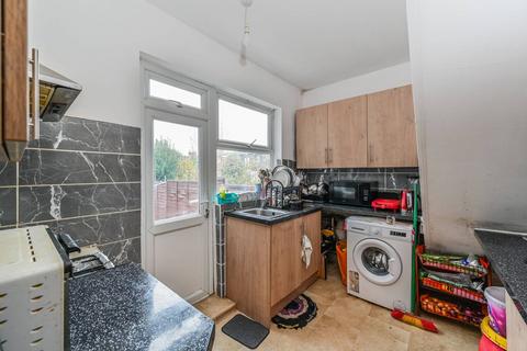 3 bedroom maisonette for sale, Beeches Road, Tooting Bec, London, SW17