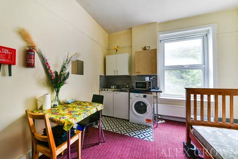 Studio to rent, Archway Road, Highgate