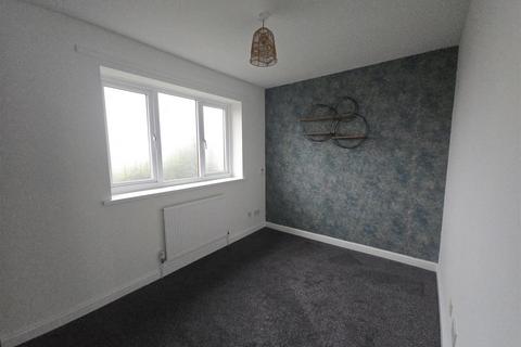 14 Charles Shaw Close, Oldham, OL4 2JN