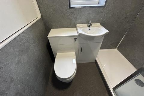 14 Charles Shaw Close, Oldham, OL4 2JN
