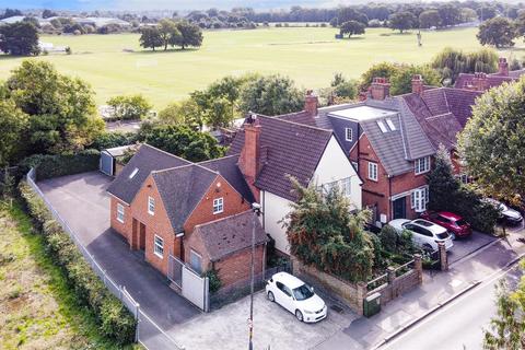 5 bedroom end of terrace house for sale, Grand Drive, Raynes Park SW20