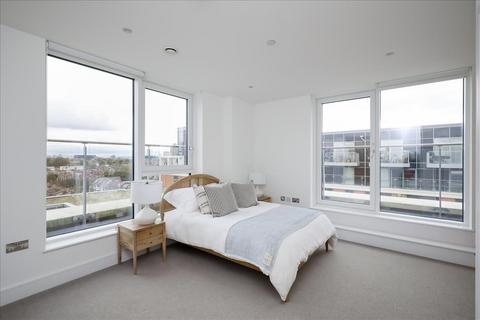 3 bedroom flat to rent, Hoopers Mews Acton