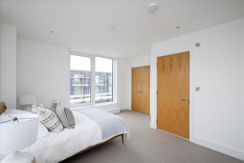 3 bedroom flat to rent, Hoopers Mews Acton