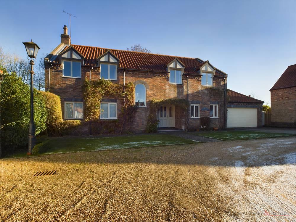 5 Bedroom House   detached for Sale