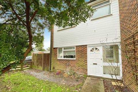 3 bedroom terraced house to rent, Jennery Lane, Slough SL1