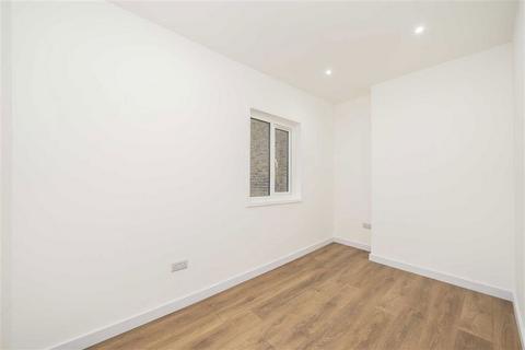 2 bedroom flat to rent, New Cross Road, London SE14