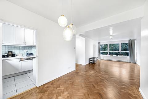 3 bedroom flat to rent, West Heath Lodge, Branch Hill, Hampstead, London