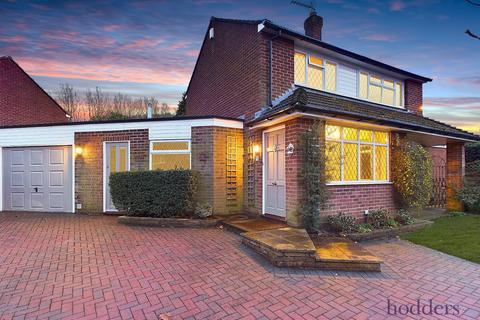 4 bedroom detached house to rent, Chaworth Road, Ottershaw, Chertsey, Surrey, KT16