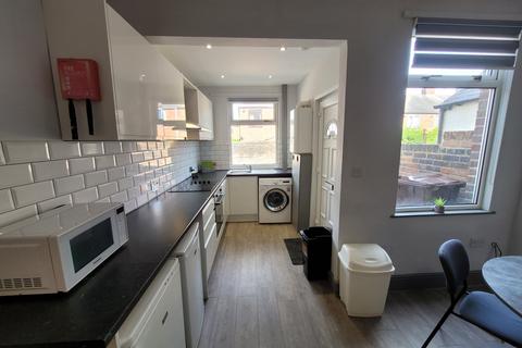 3 bedroom terraced house to rent, Bruce Road, Sheffield S11