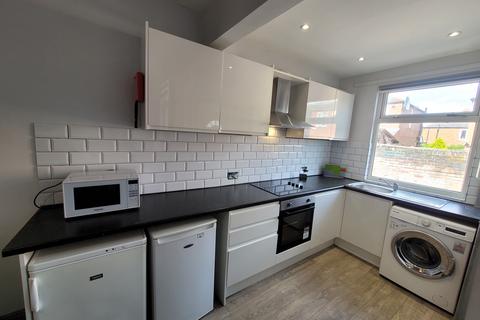 3 bedroom terraced house to rent, Bruce Road, Sheffield S11