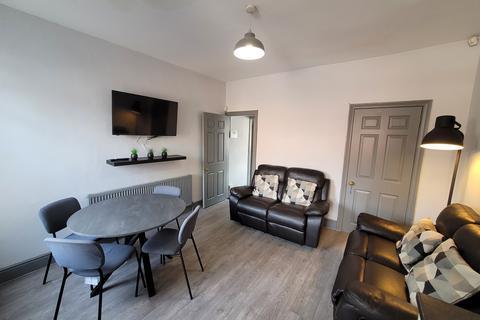 3 bedroom terraced house to rent, Bruce Road, Sheffield S11