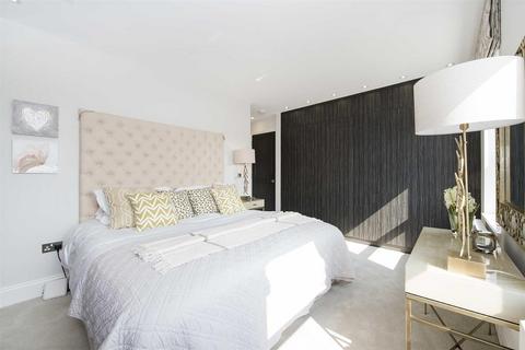 4 bedroom penthouse to rent, Arkwright Road, Hampstead, NW3