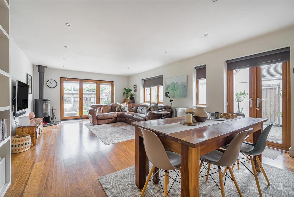 Sitting/Dining Room