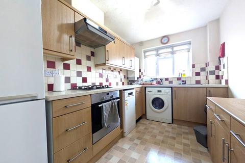 2 bedroom apartment to rent, St Annes Rise, Redhill