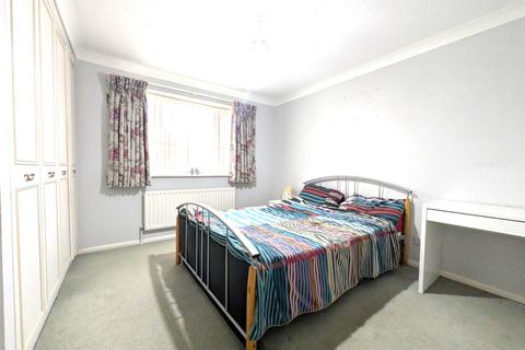 2 bedroom apartment to rent, St Annes Rise, Redhill