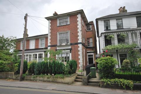 2 bedroom flat to rent, Grove Hill Road, Tunbridge Wells