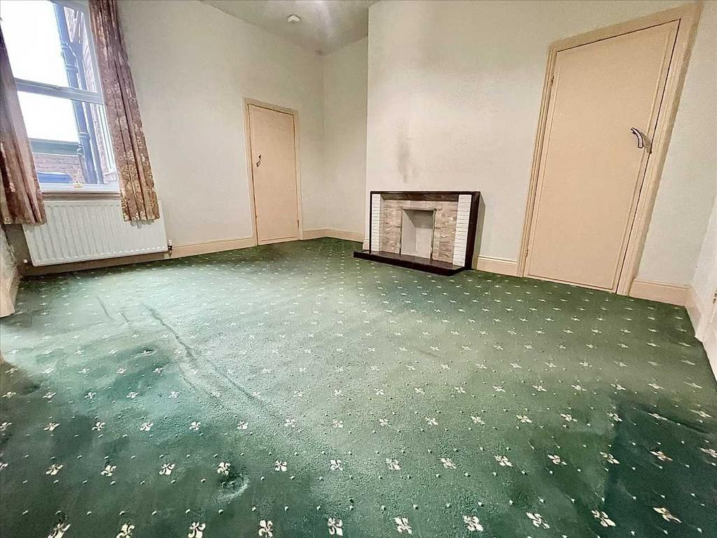 LOUNGE (rear)