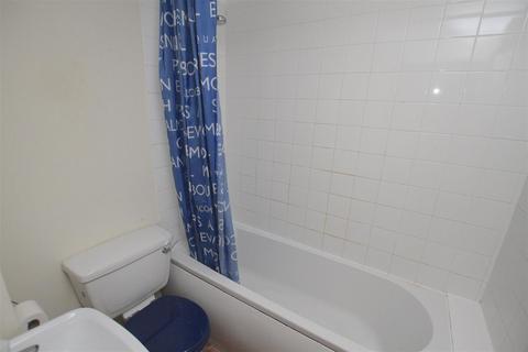 1 bedroom flat to rent, Thornwood Court, 86-88 Hudson Road, Leigh On Sea