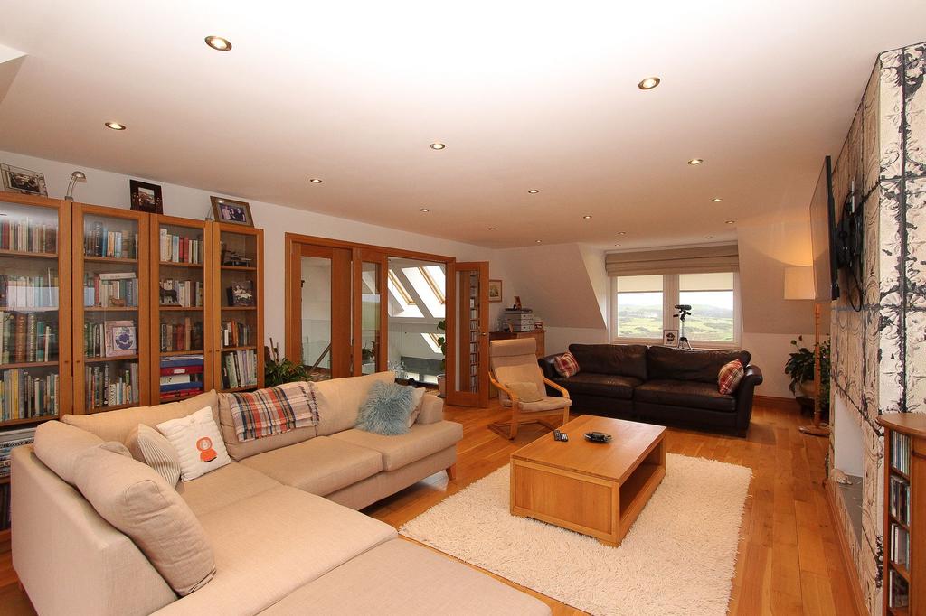 Upper Lounge