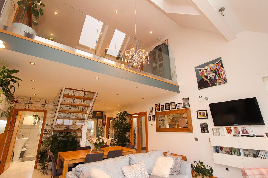 Lounge/Dining Room